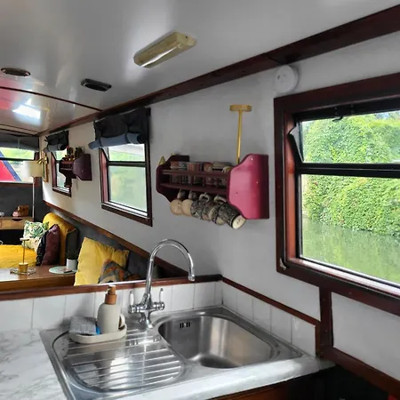 Comfy Canal In Little Venice For Family & Friends